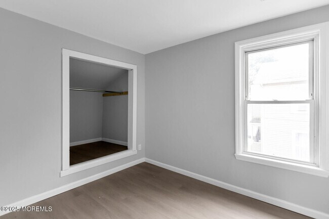 Building Photo - 1121 Sewall Ave