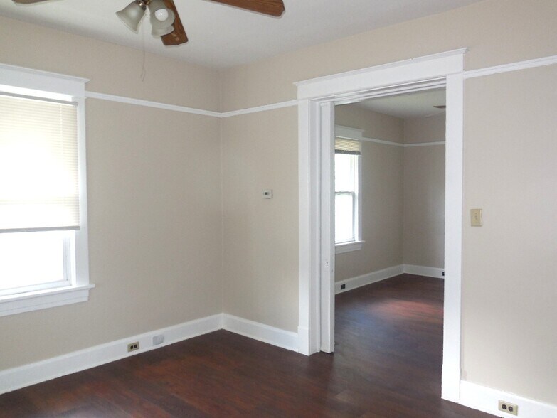 Building Photo - 413 E Schwarz St