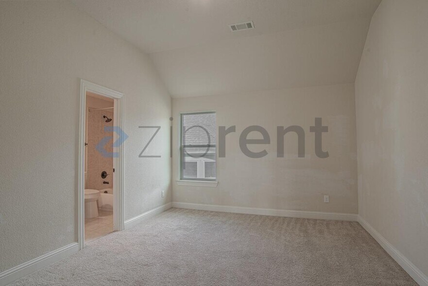Building Photo - Unit