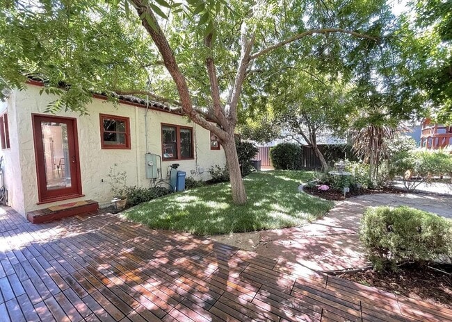 Building Photo - 1127 Clark Way