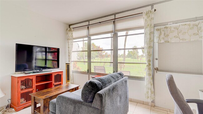 Building Photo - 7787 Golf Cir Dr