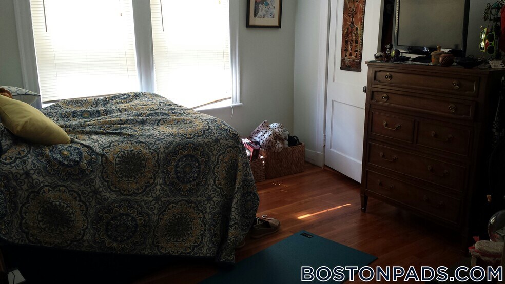 Building Photo - 94 Heath St