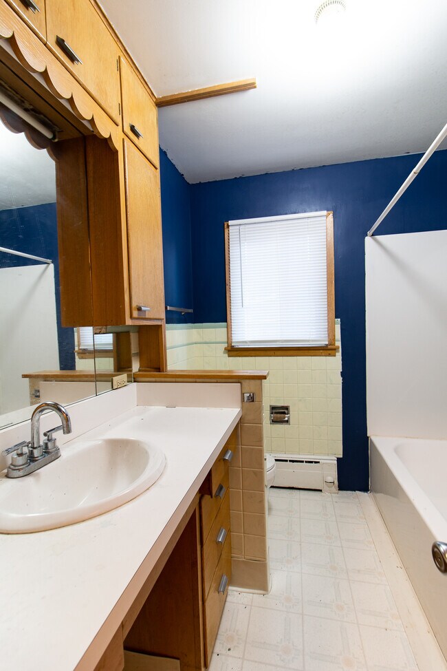 Bathroom - 1904 7th St S