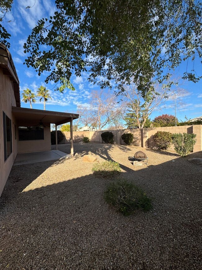 Building Photo - 9450 W Quail Ave