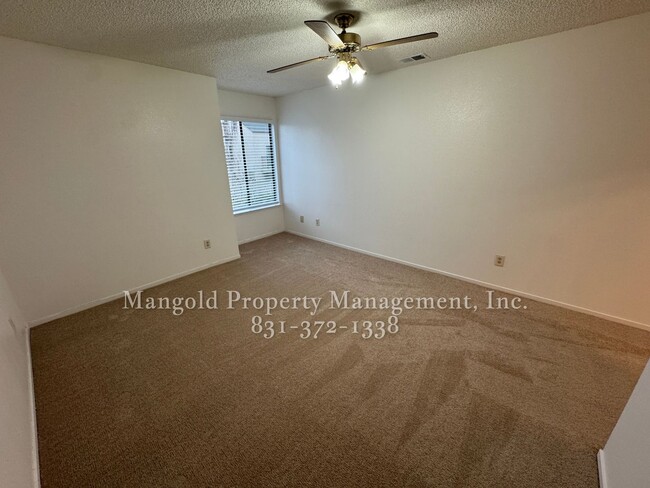 Building Photo - **$1,000 Move in Special**  Upstairs Condo...