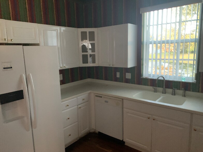 Building Photo - 205 Lake Region Blvd S