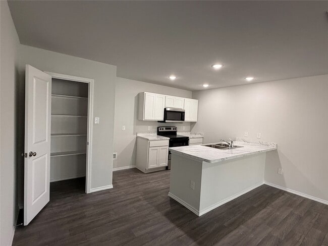 Building Photo - 126 Levi Dr