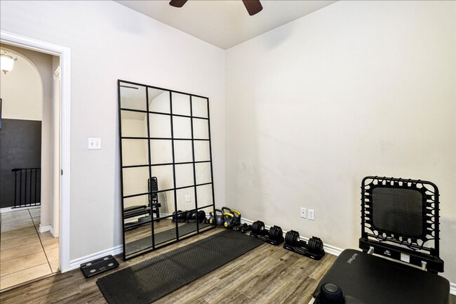 Building Photo - 3906 Las Bahias Dr