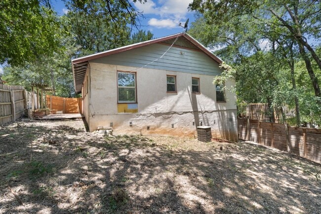 Building Photo - 1211 Delano St