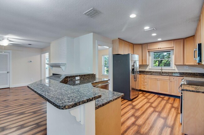 Building Photo - 701 Planet Dr