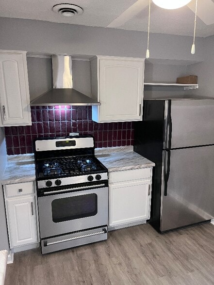 Building Photo - 5055 W Gladys Ave