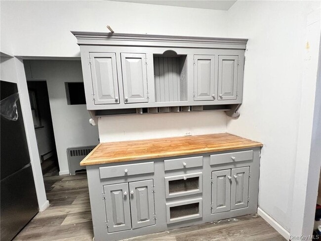 Building Photo - 65 Monhagen Ave