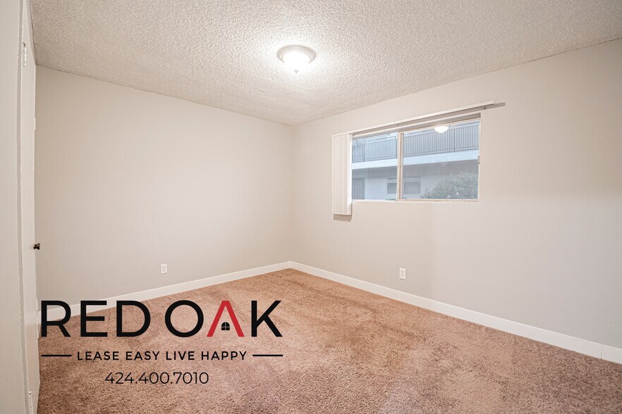 Building Photo - 690 S Riverside Ave