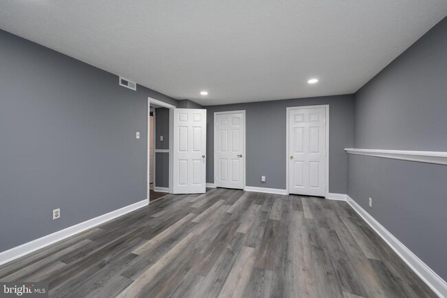 Building Photo - 108 Kenwood Dr