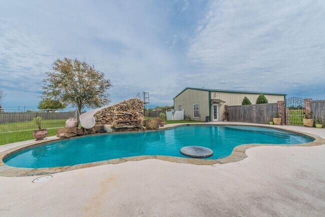 Building Photo - 1738 Red Bud Ln