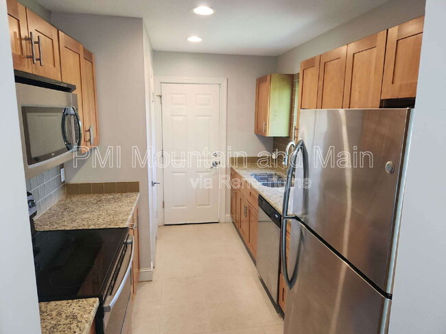 Building Photo - 74 Ebens Cove