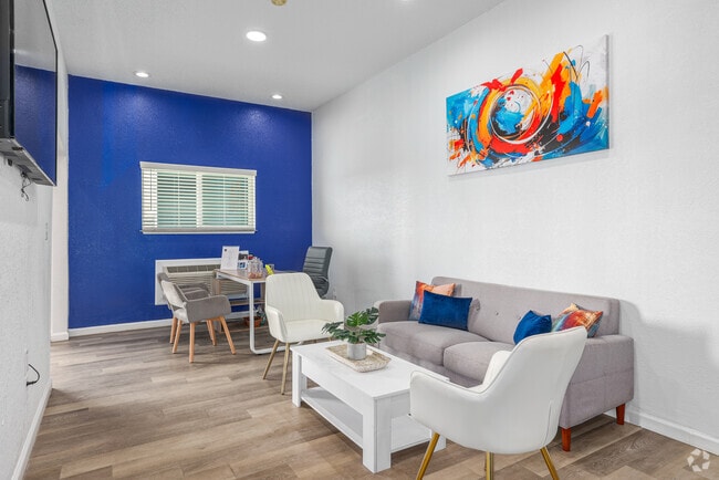Leasing Office - Altitude 405
