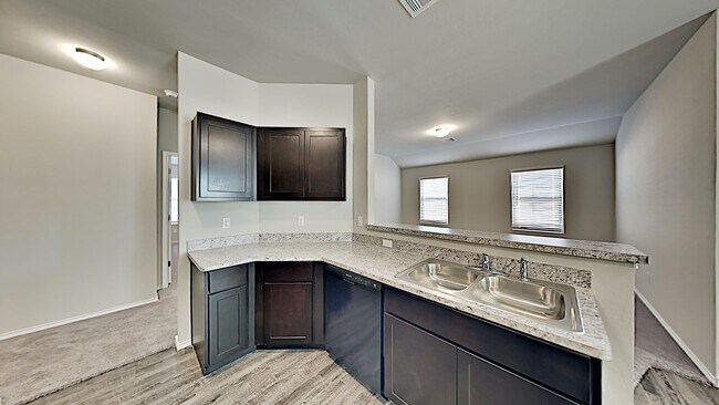Building Photo - Beautiful 3 Bedroom 2 Bath Home in Shawnee
