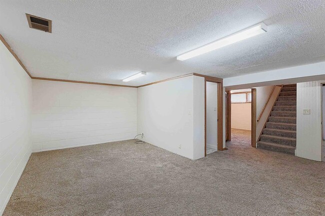 Building Photo - 375 S 44th St