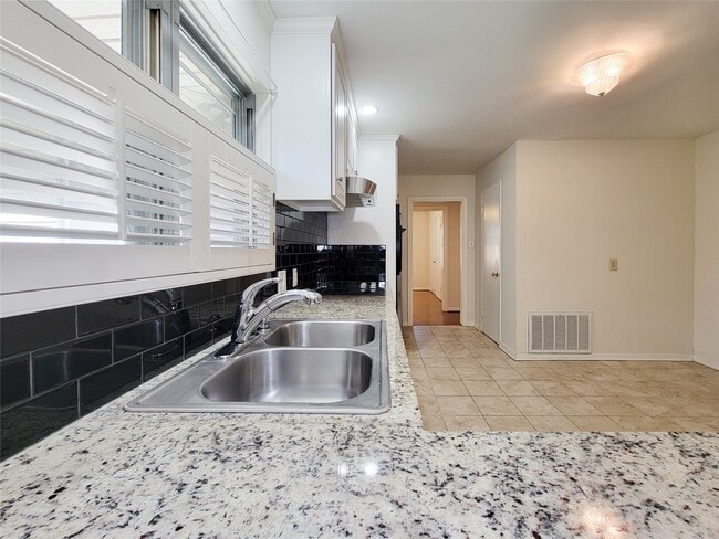 Building Photo - 4602 Redstart St