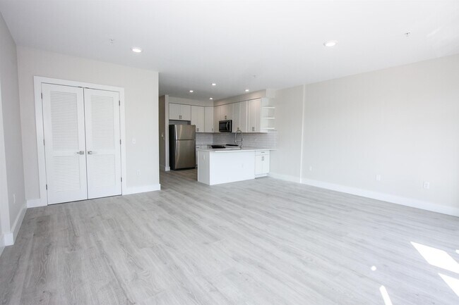 Building Photo - 141 Newark Ave