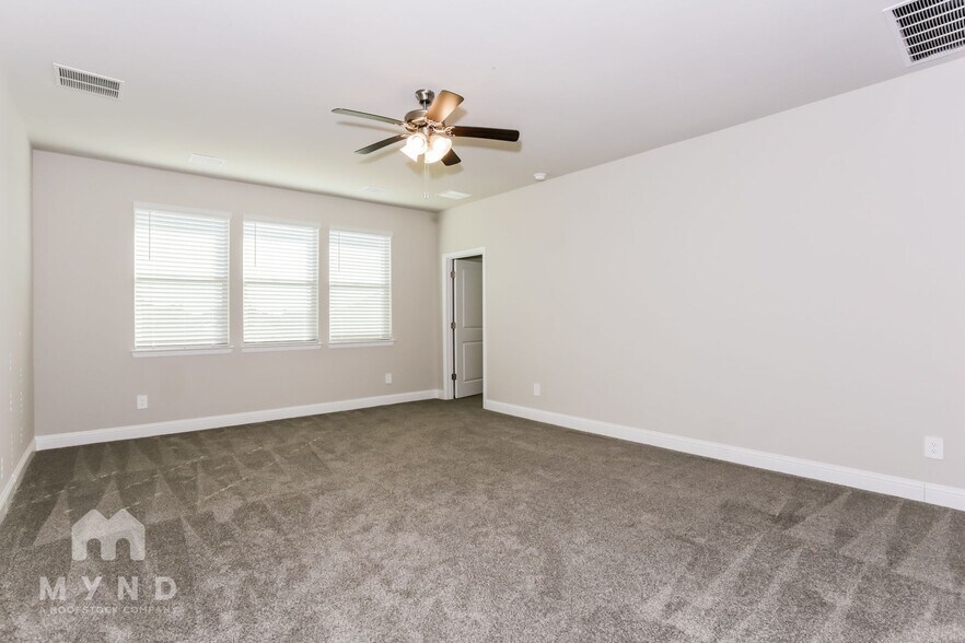 Building Photo - 6002 S 14th St