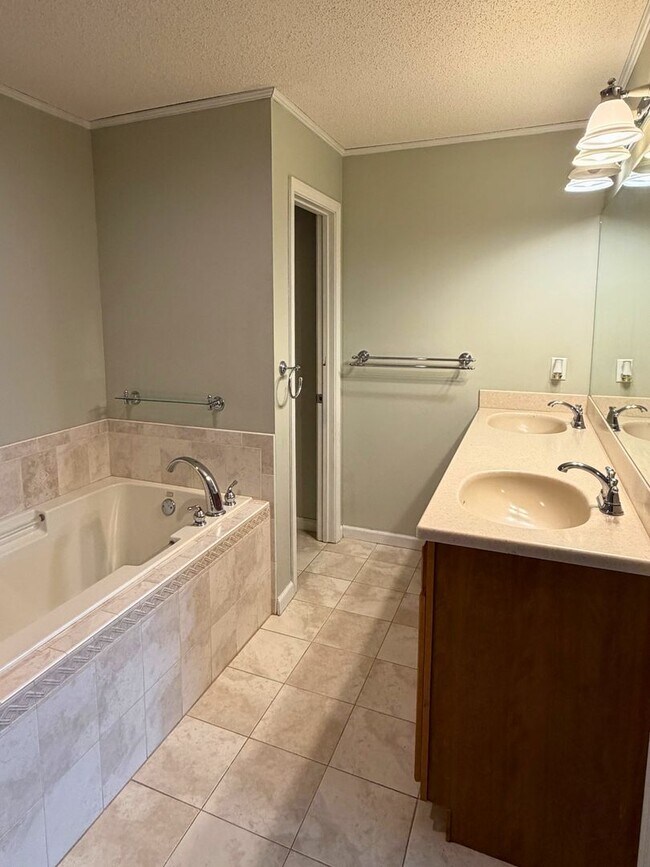 Building Photo - Spacious 3BR/2BA Home with Bonus Spaces & Large Fenced Yard