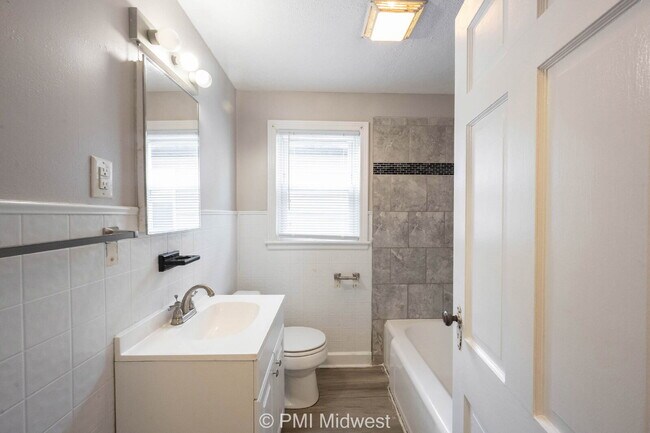 Building Photo - "Charming 3-Bedroom Home in Beech Grove - Cozy Living with Ample Space!"