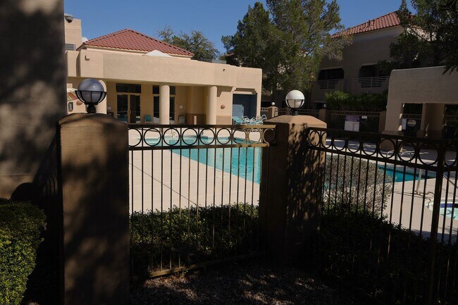 Building Photo - SUMMERLIN - LA POSADA CONDO