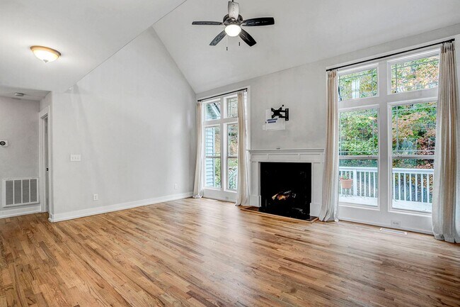 Building Photo - AVAILABLE FOR MOVE-IN AUGUST 10, 2026-BEAUTIFUL HOME ON A HILL!  FIRST FLOOR MASTERBEDROOM!