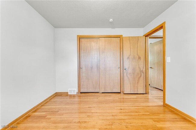Building Photo - 6481 Glenwillow Dr