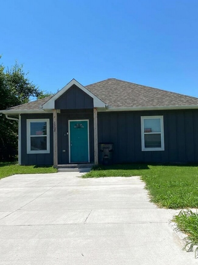 Building Photo - Stunning 2-Bedroom Home with Modern Finishes in Lawton