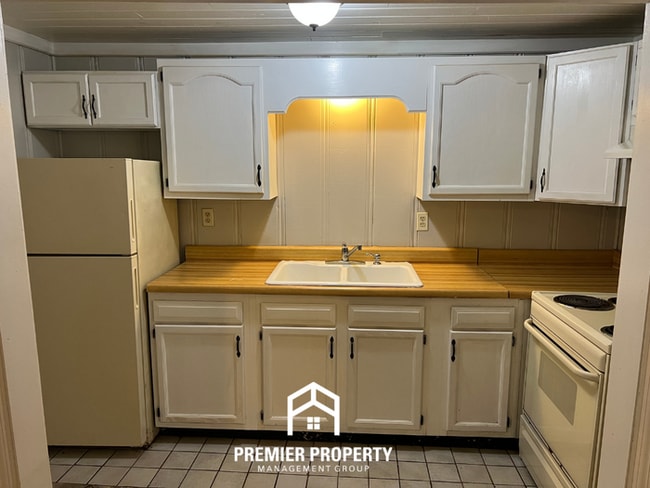 Building Photo - Cozy 1BR Apartment Near Downtown Huntsville w/ Bright Windows & Yard Access