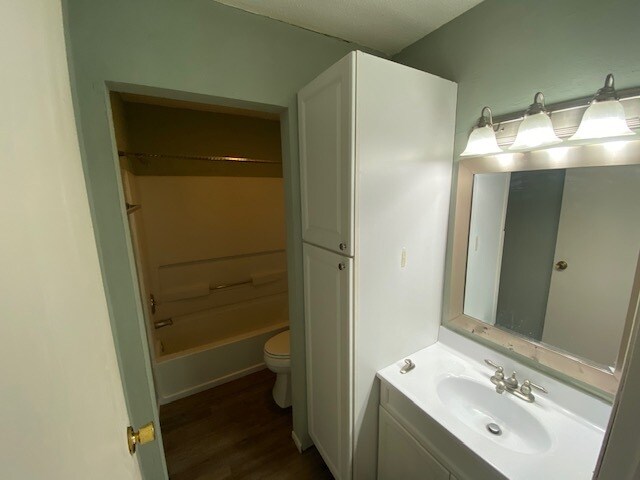 Building Photo - 942 Pebblelane Dr