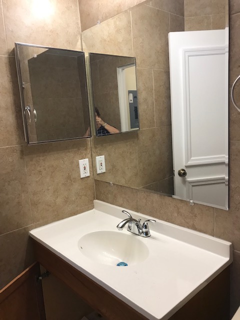 Bath for BR2 - 144 Reserve Cir