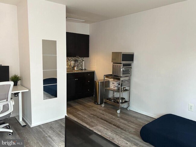 Building Photo - 2101 Chestnut St