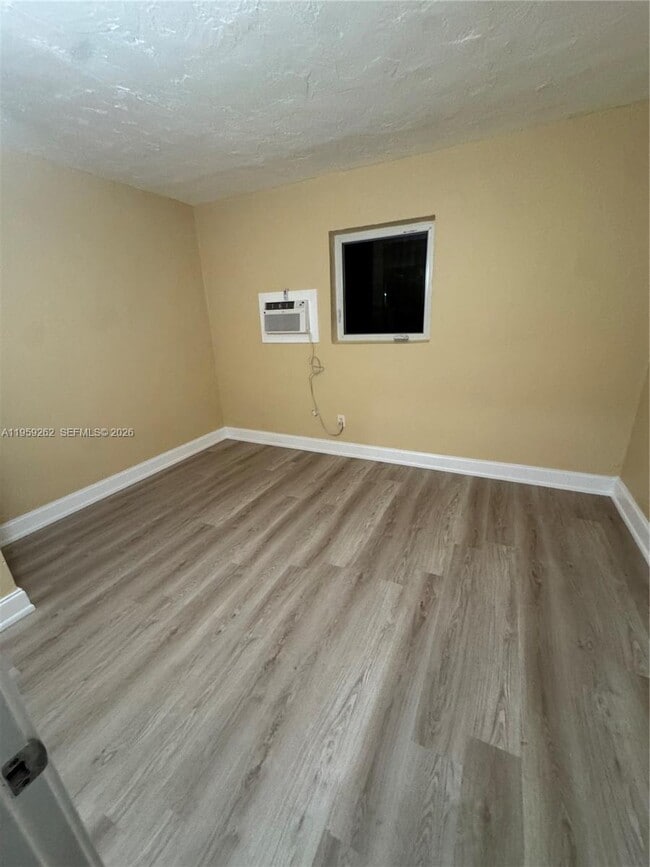 Building Photo - 4404 SW 22nd St