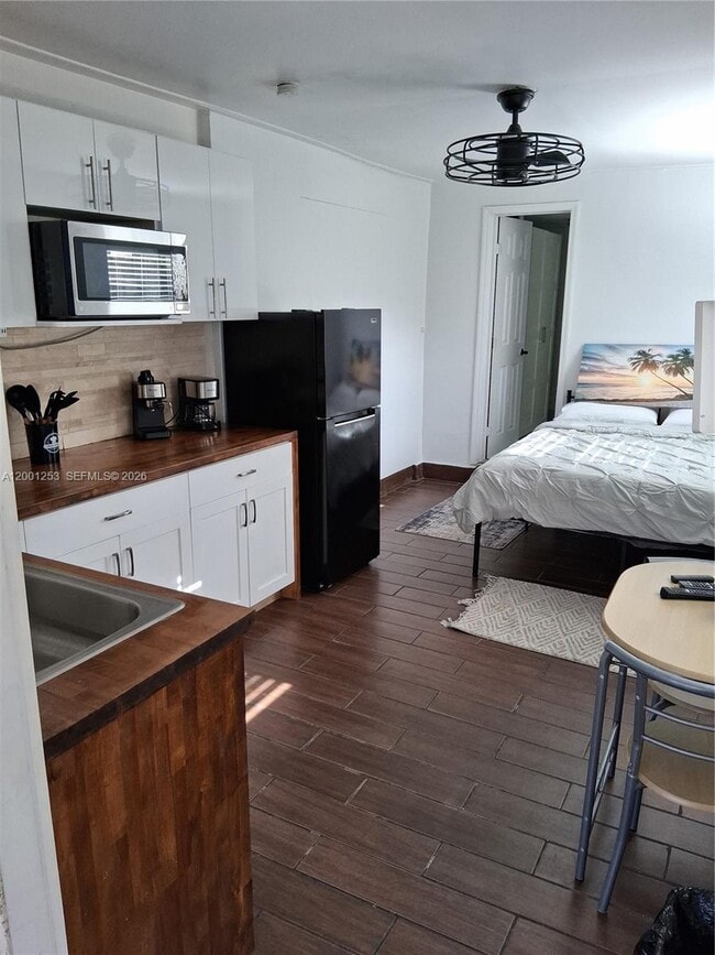 Building Photo - 1000 SW 3rd Ave