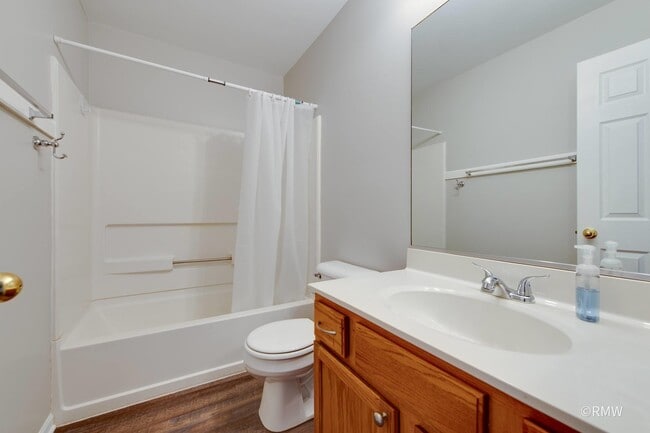 Building Photo - 27 Monarch Dr