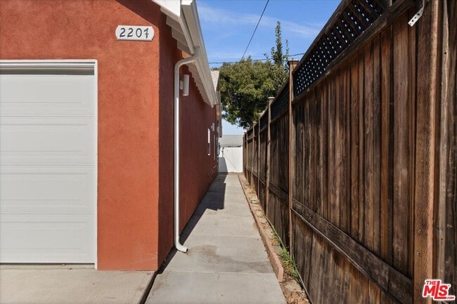 Building Photo - 2207 W 20th St