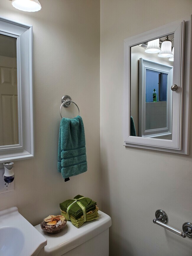 BATHROOM - 4604 Cahuenga Blvd