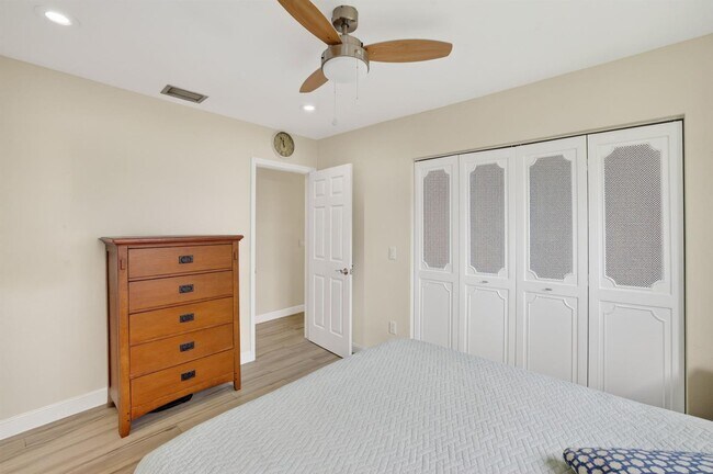 Building Photo - 407 SE 5th St