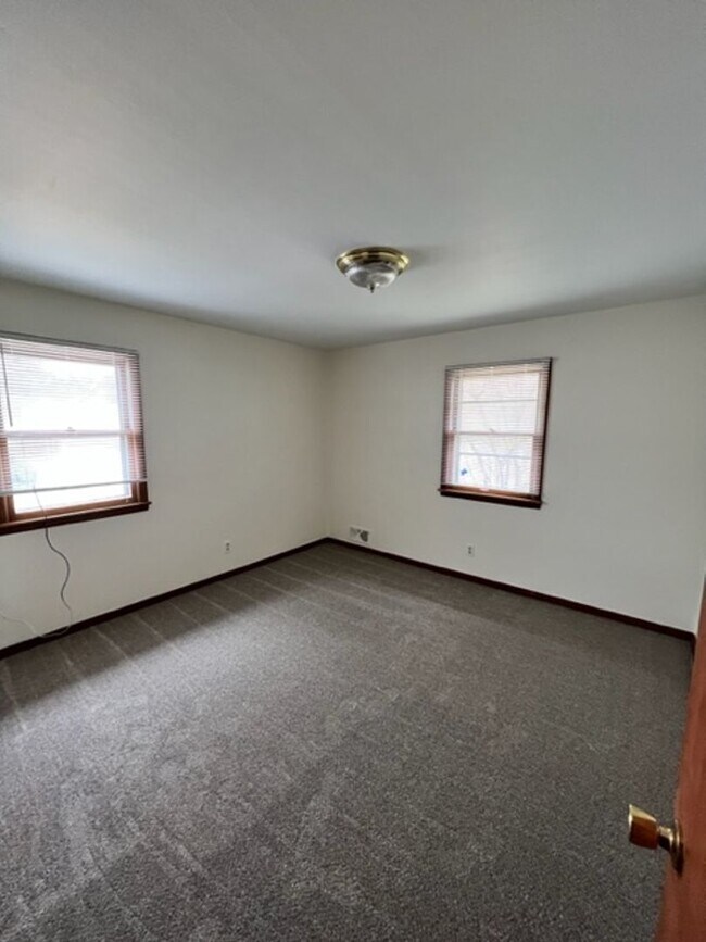 Building Photo - 312 W Ingals Ave