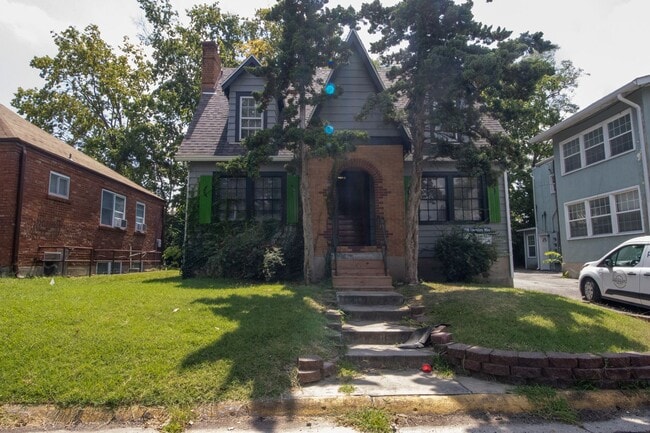 Building Photo - Charming 3 bed | 2 bath home in the heart ...