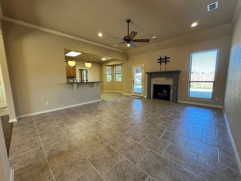 Building Photo - 610 Benelli Dr