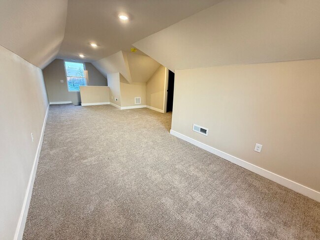 Building Photo - 4 Bed 2 Bath Aurora, MO