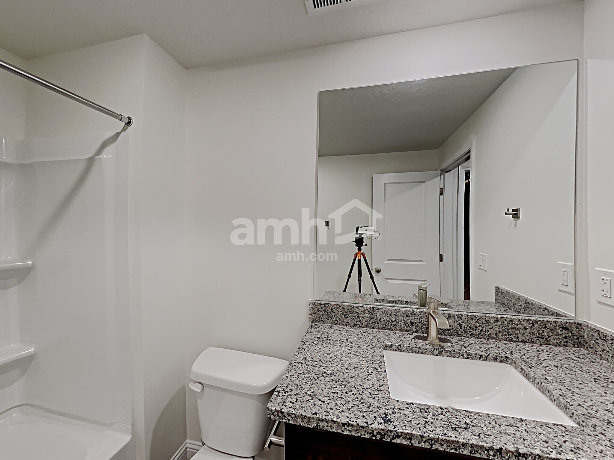 Building Photo - 2440 E Surry Way