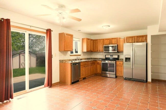 Building Photo - 2197 N Sedgefield Ct