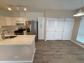 Building Photo - Palm Court 2 bedroom and 2 bathroom ground floor unit with 2 parking