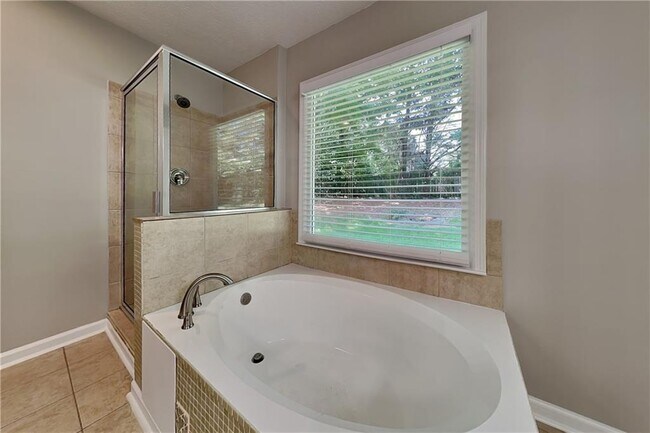Building Photo - 677 Longbow Ct